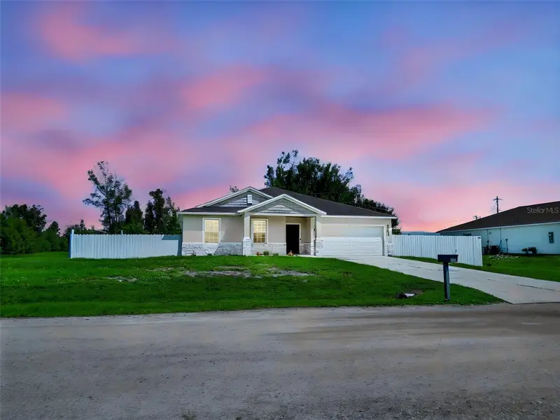 805 Whispering Pines Rd, FL
