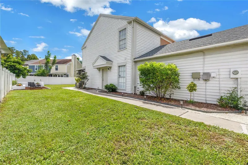 6240 Oak Cluster Cir, FL