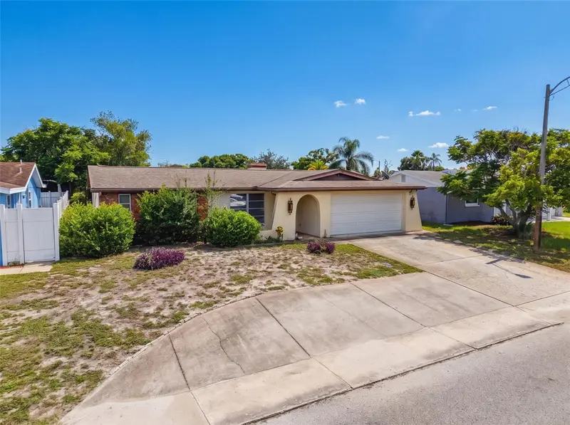 9916 Lake Chrise Ln, FL
