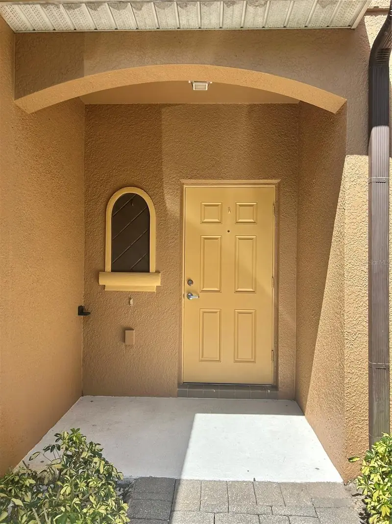 2051 Retreat View Cir, FL