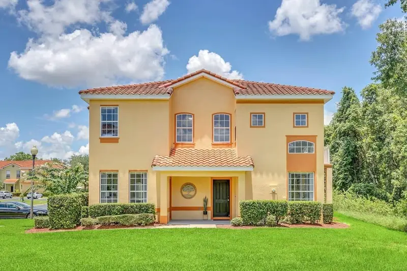 407 Madison Cir, FL