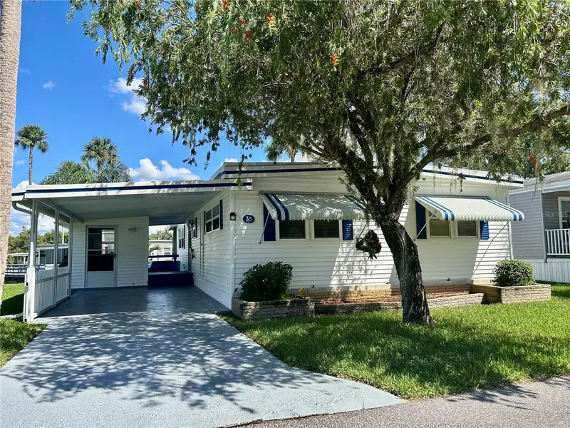 33 Cocos Plumosa Dr, FL