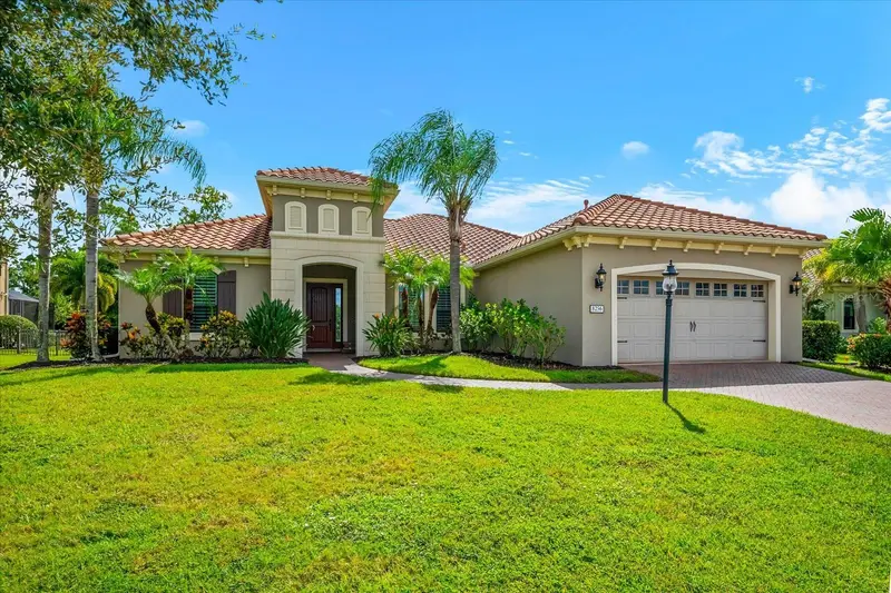 8256 Larkspur Cir, FL