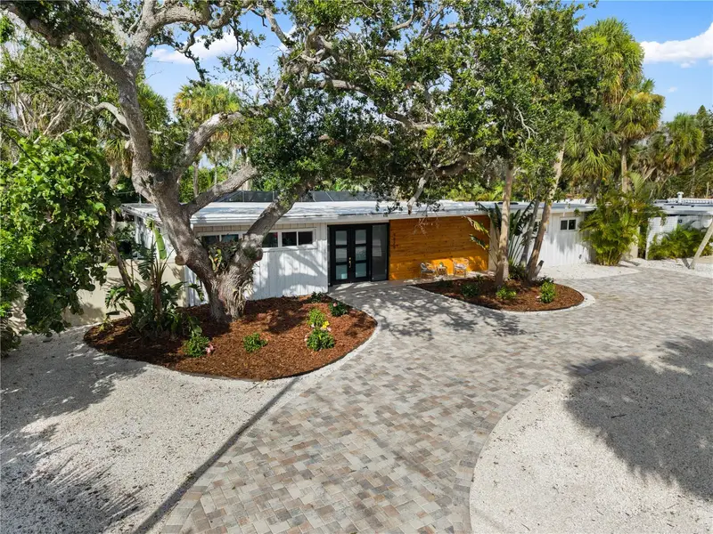 4879 Commonwealth Dr, FL