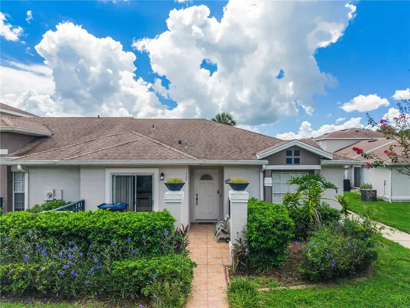 1226 Lucaya Cir, FL