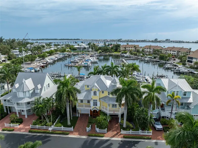 12914 Yacht Club Pl, FL