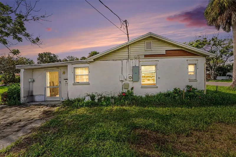 1811 2nd St, FL