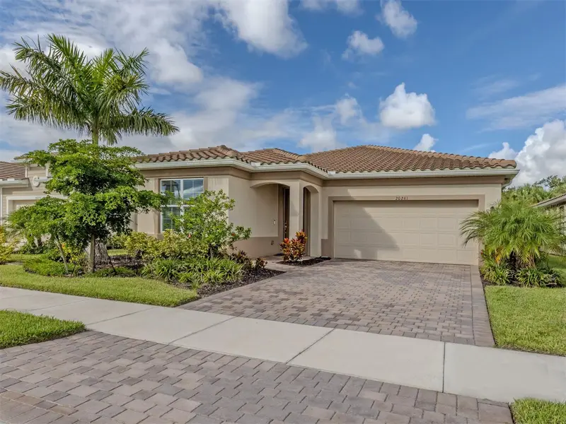 20261 Symphony Pl, FL
