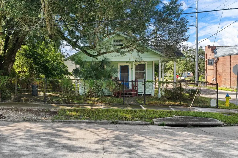 915 E Sitka St, FL