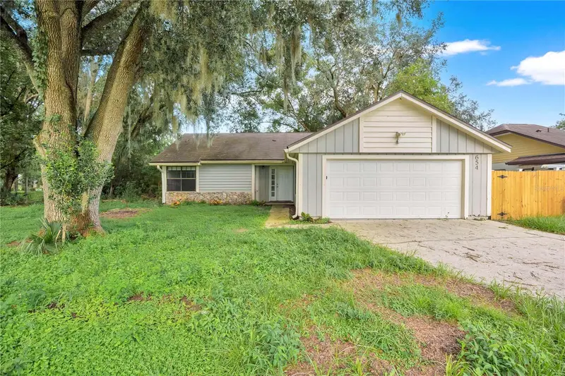654 Cypress Ln, FL