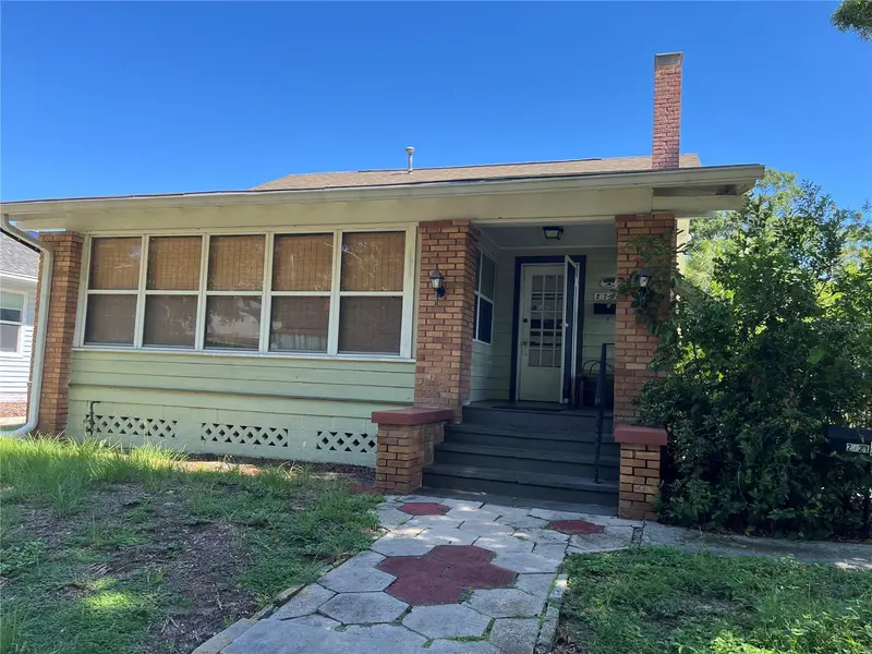 2721 & 2721.5 Burlington Ave N, FL