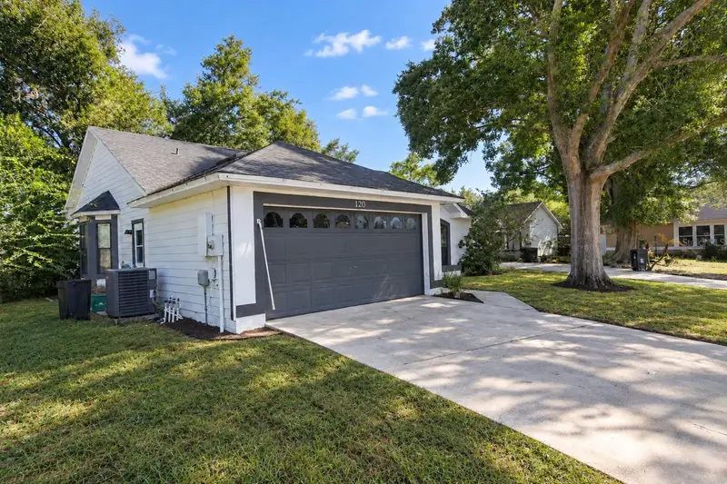 120 N Aberdeen Cir, FL