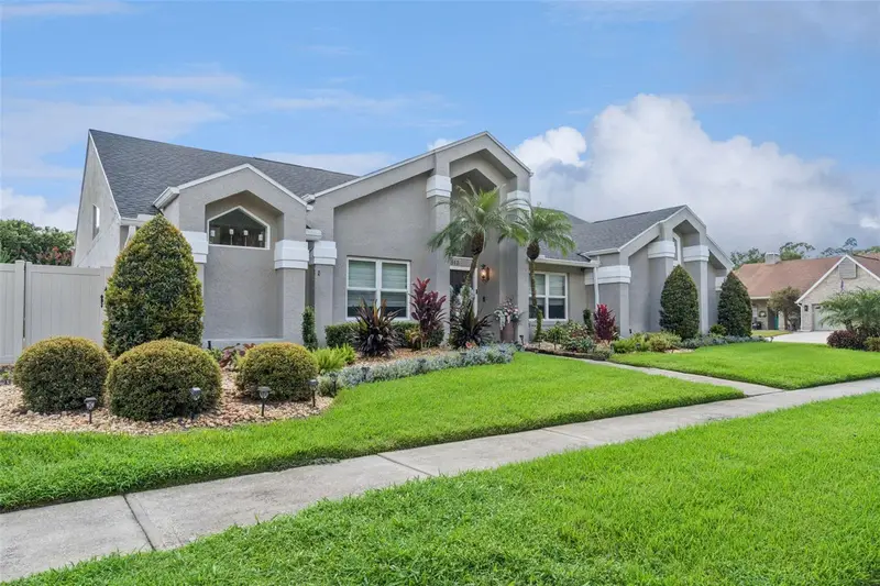 813 Silverwood Dr, FL