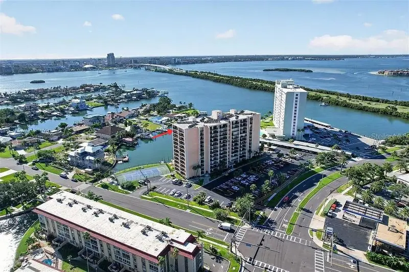 51 Island Way #1100, FL