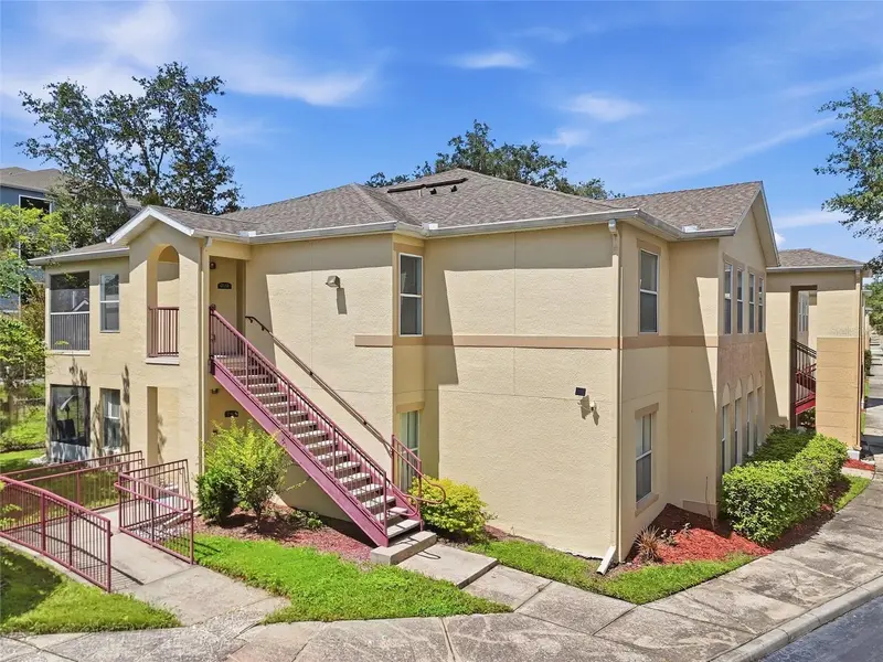 2718 Club Cortile Cir #B, FL