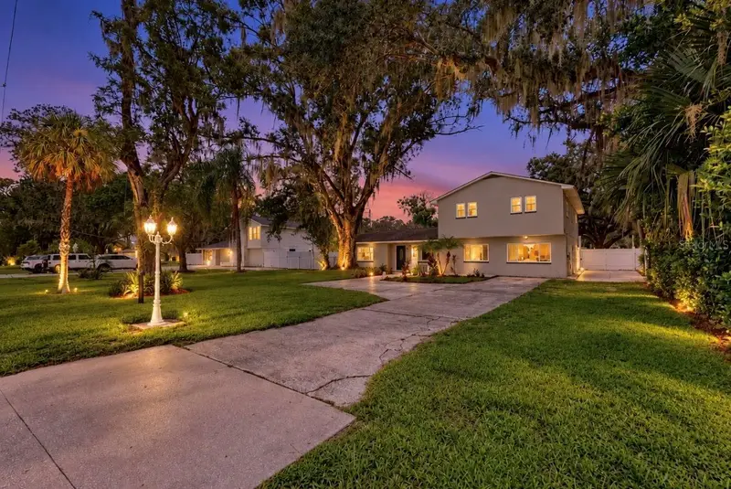 11004 Riverview Dr, FL