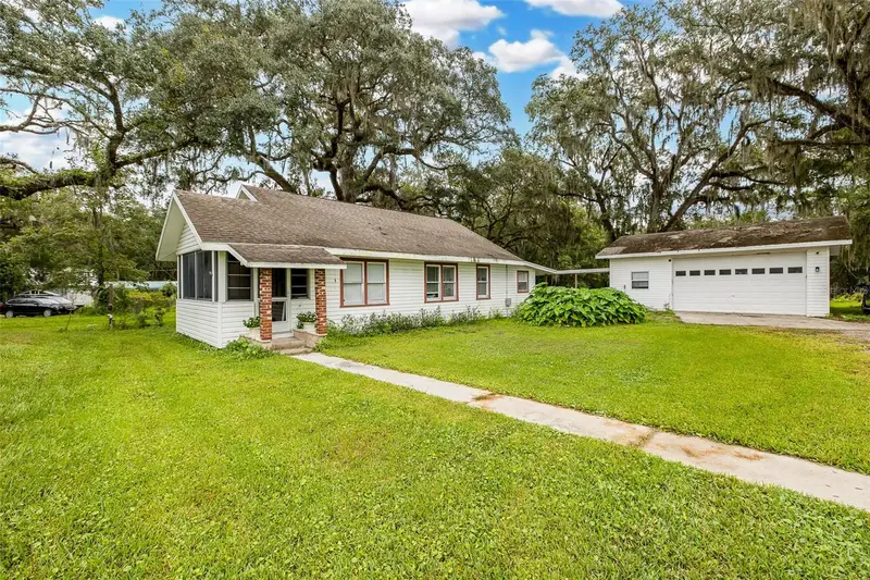 1205 S Main St, FL