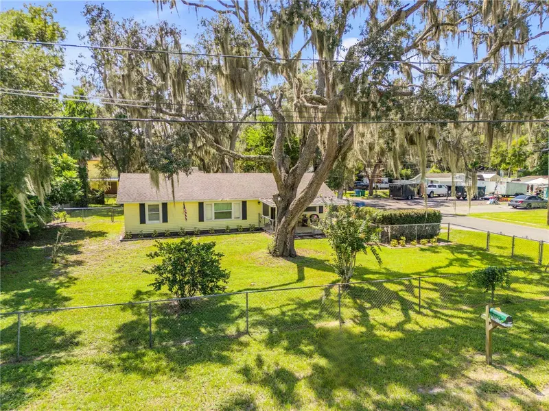 1402 E Voorhis Ave, FL