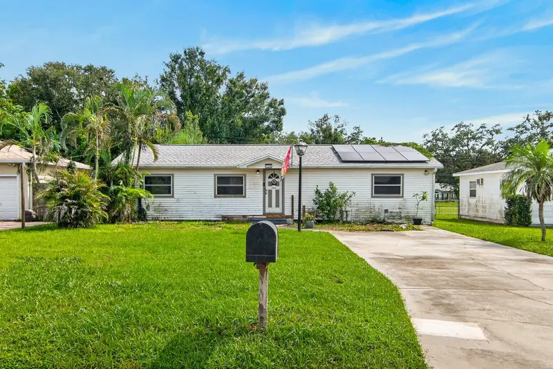 5260 43rd Ave N, FL