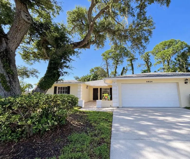 5624 Palm Aire Dr #V105, FL