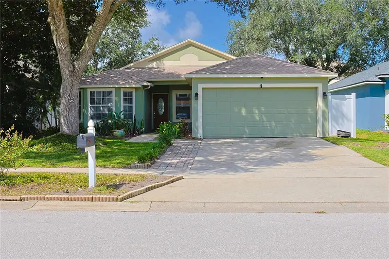 528 Royal Tree Ln, FL