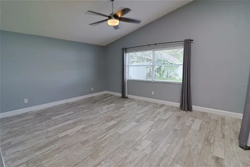 528 Royal Tree Ln, FL