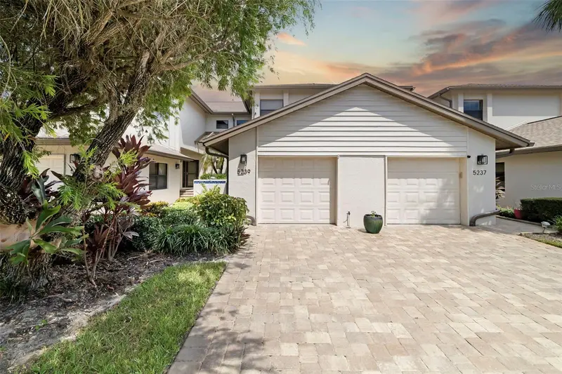 5239 Heron Way #102, FL