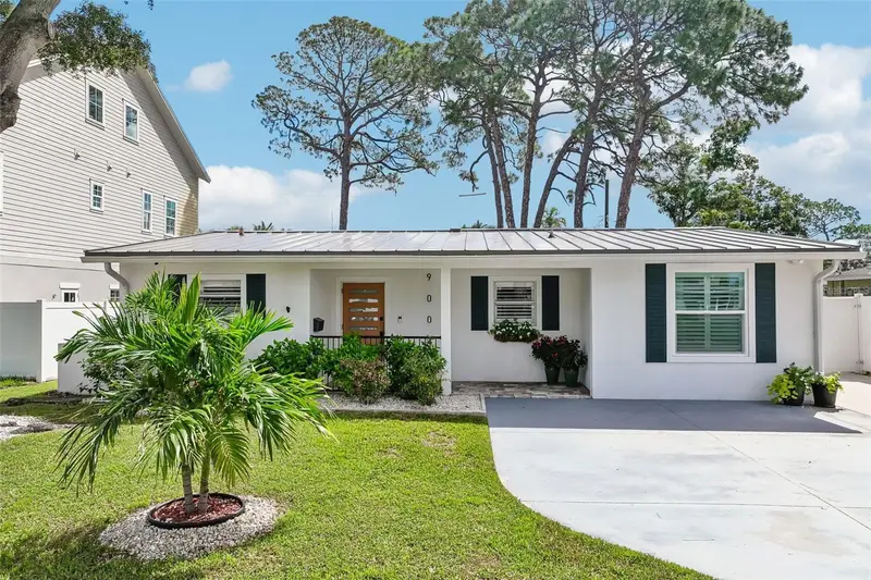 9001 Bay St Ne, FL