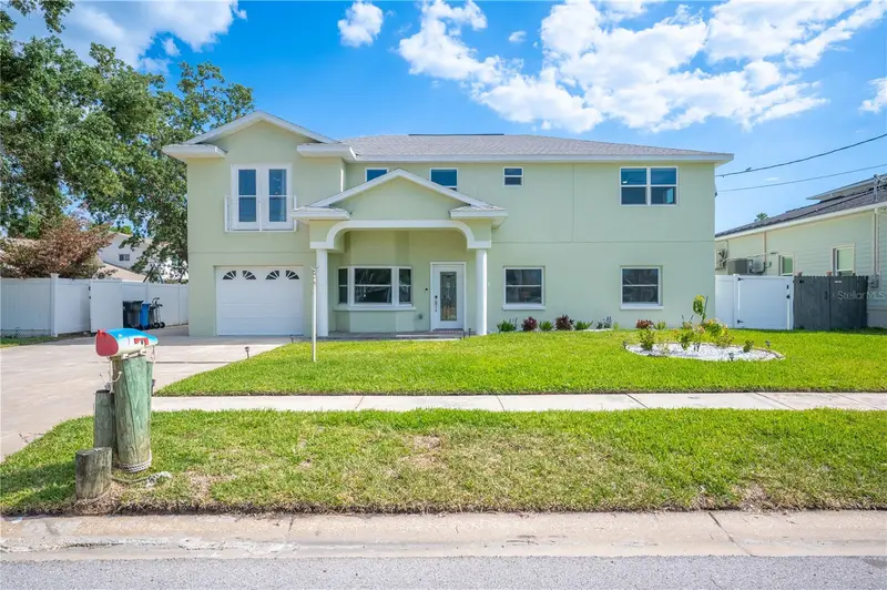8704 Bay Crest Ln, FL