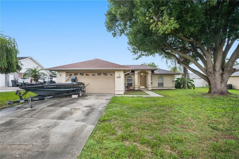 7512 Floral Cir E, FL
