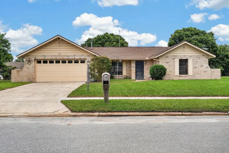 104 Colleen Dr, FL