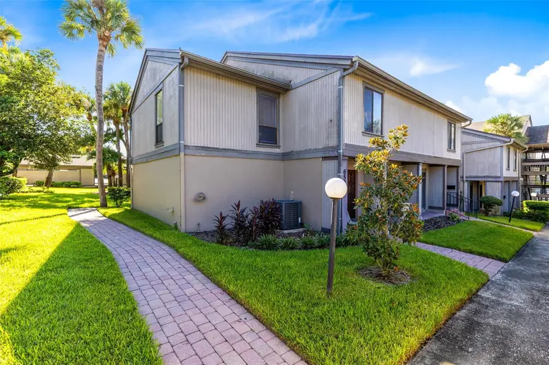 658 Lake Villas Dr, FL