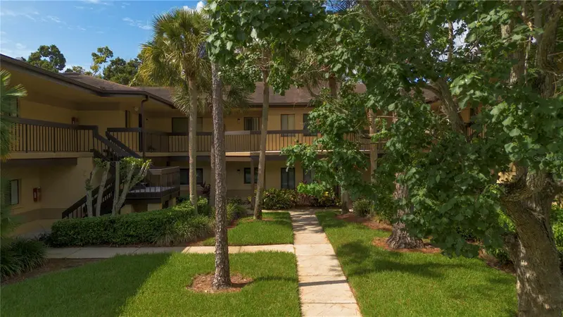 2689 Sabal Springs Cir #102, FL