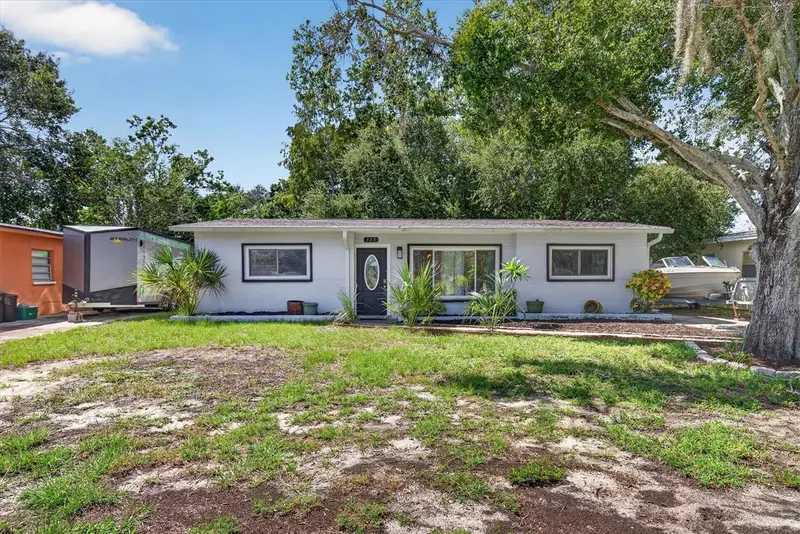 715 W Bayshore Dr, FL