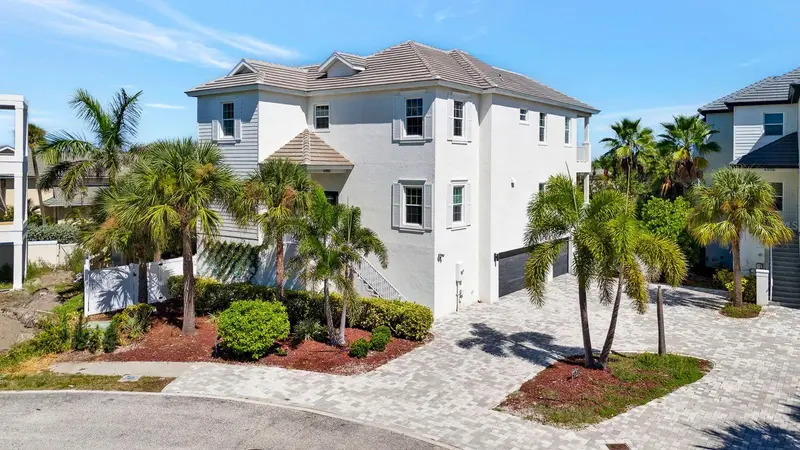 6900 Bochi Cir, FL