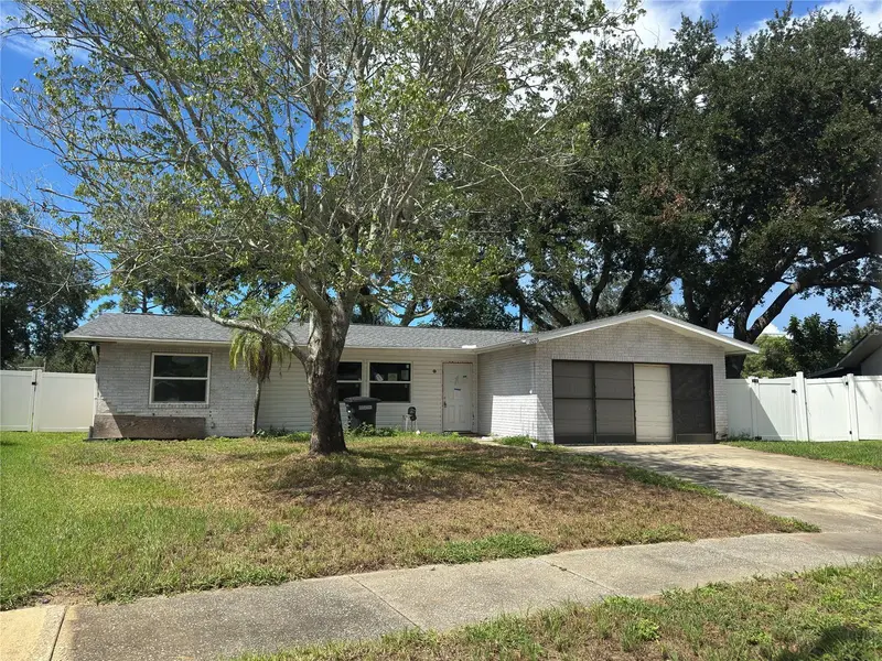 2076 Butternut Cir W, FL