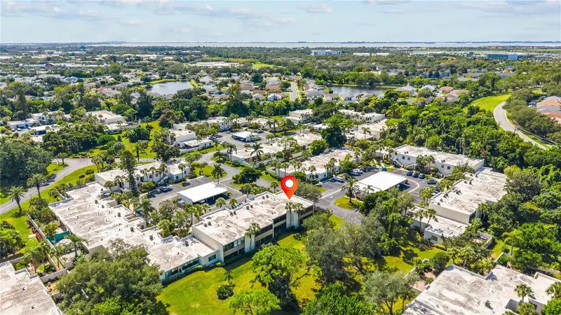 521 Lakeside Dr, FL