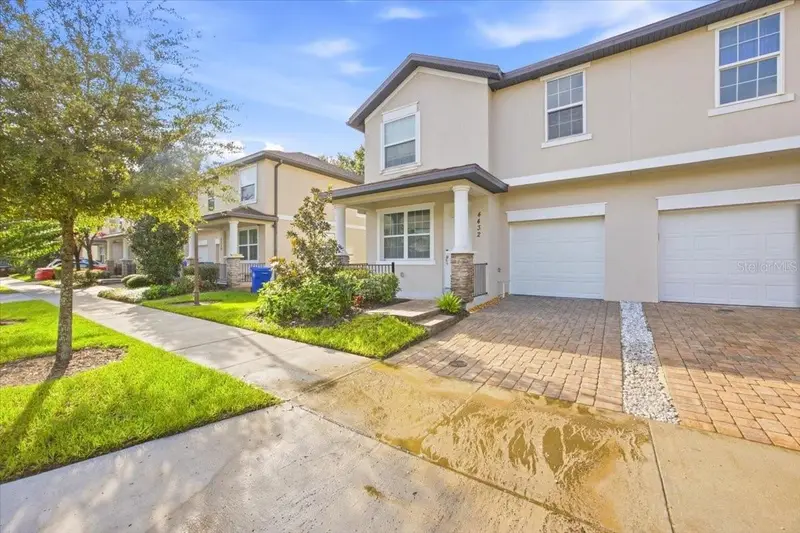 4432 Summer Flowers Pl, FL