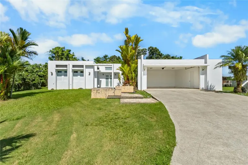 908 Los Tres Puntos, PR