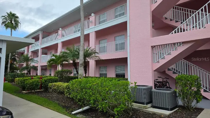 2061 Willow Hammock Cir #107, FL