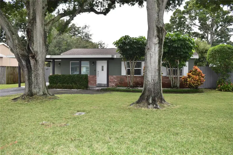 110 Royal Palms, FL