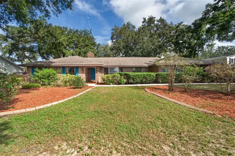 Parkwood Manor listing