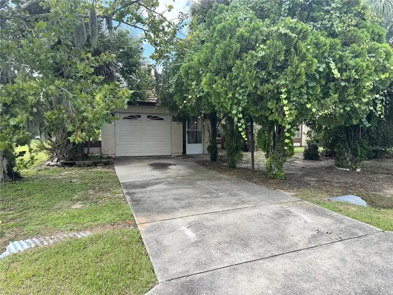 306 Oak Lane Pass, FL