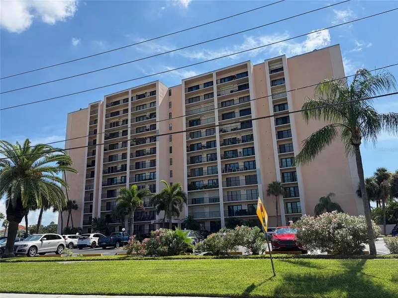 51 Island Way #801, FL