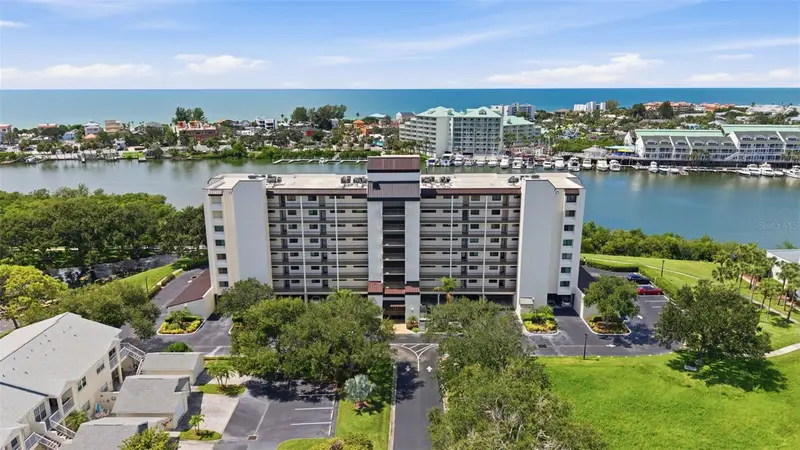 11730 Shipwatch Dr #207, FL