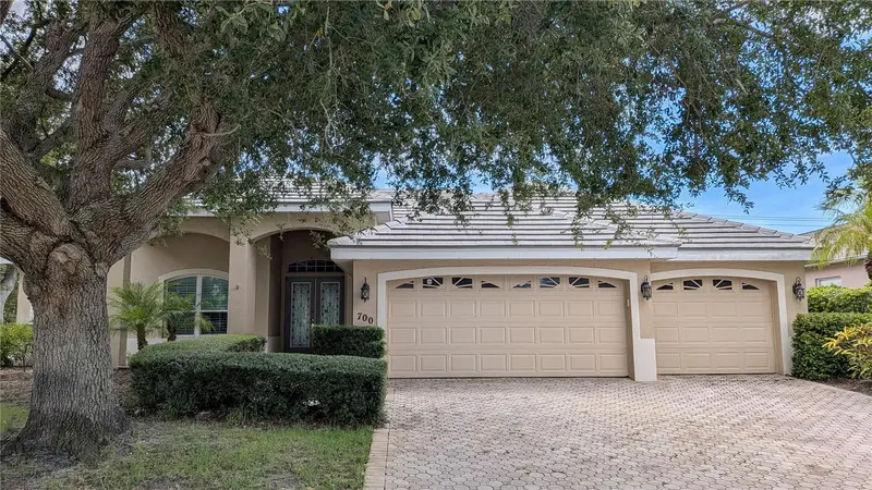 700 Shadow Bay Way, FL
