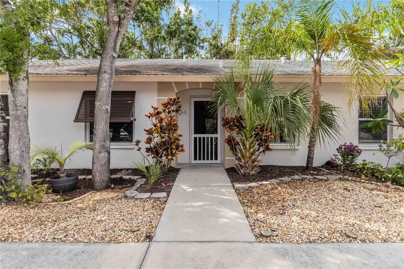 642 N Jefferson Ave #13, FL