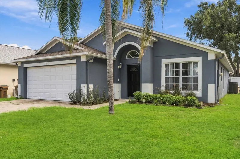 829 Clear Creek Cir, FL