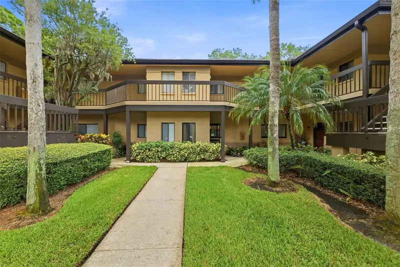 2687 Sabal Springs Cir #104, FL
