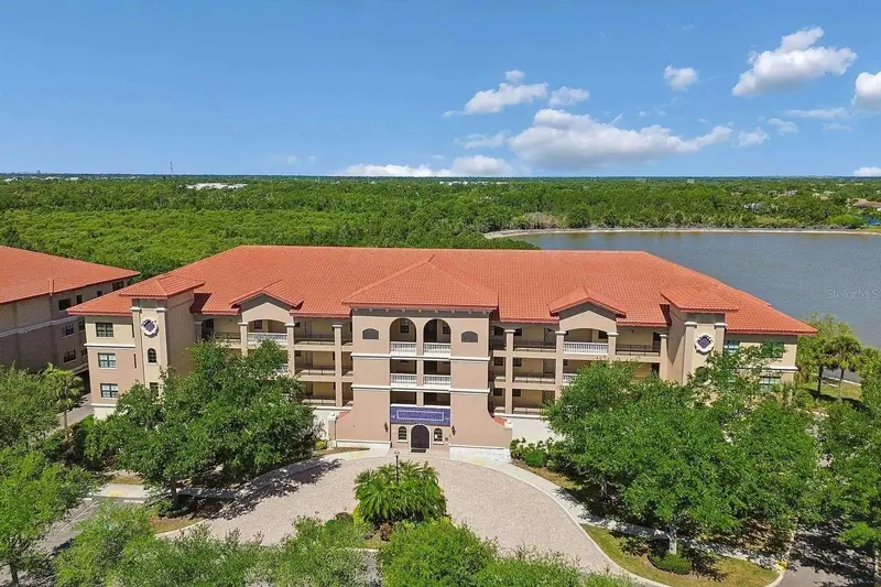 7702 Lake Vista Ct #202, FL